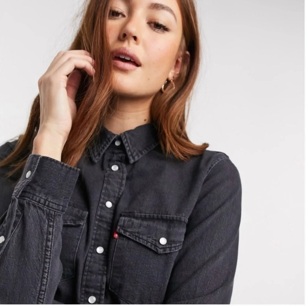 Aritzia: Levi's Black Denim Button Down Shirt - Picture 5 of 8